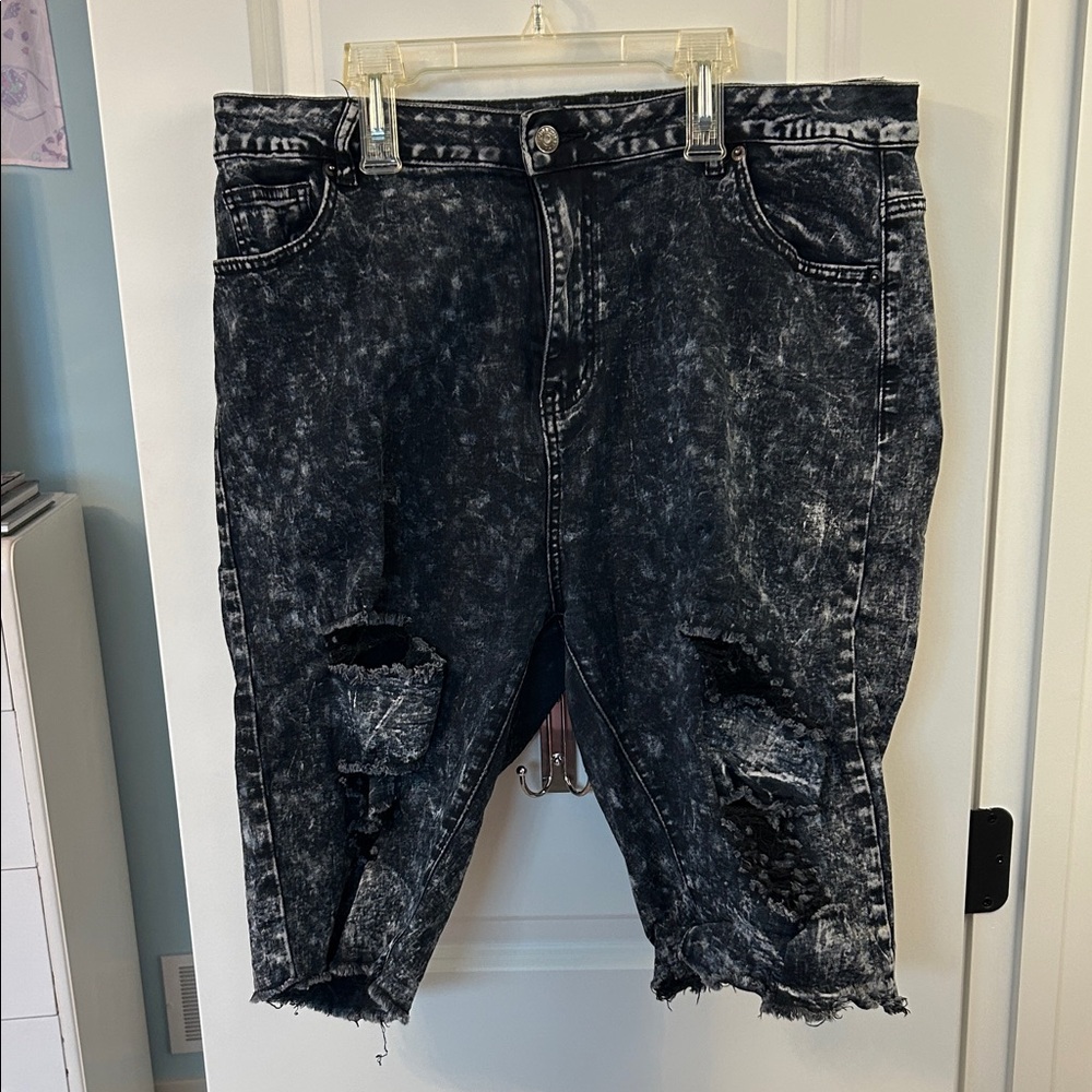 American Bazi Acid Wash Distressed Capris